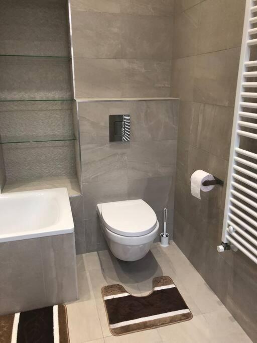 Renovated And Spacious Two-Bedroom Condo In Budapest Exteriör bild